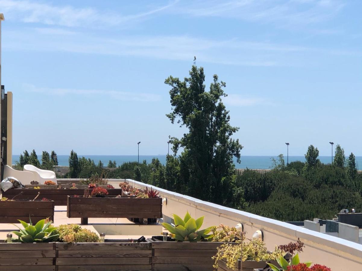 Beautiful Penthouse Apartment With Terrace - 4 Minute Walk To The Beach Troia Buitenkant foto